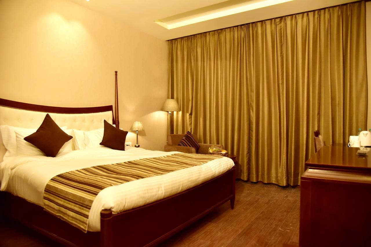 Season Hotel Найнитал Экстерьер фото